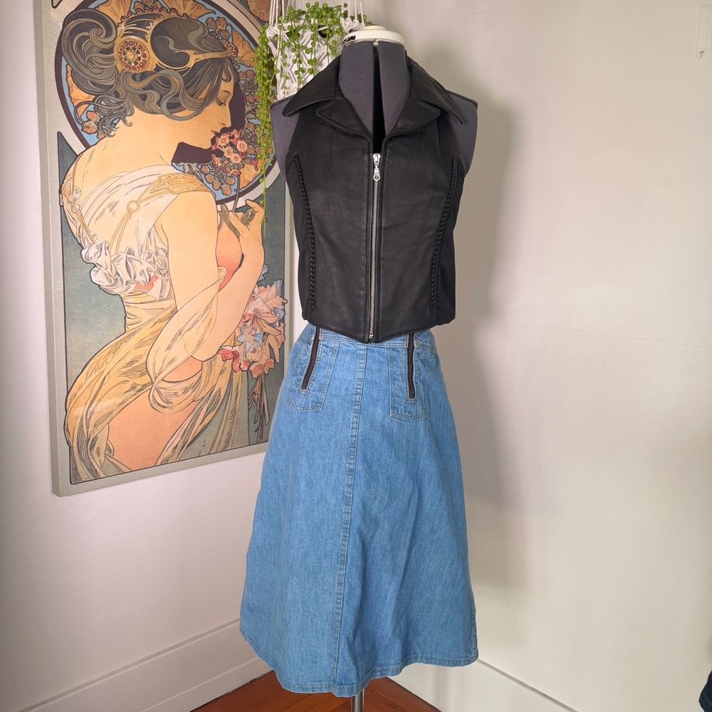 NWT Women’s Black Leather Front Zip Vest With Fun Braided Open Back Halter Top - Picture 5 of 7